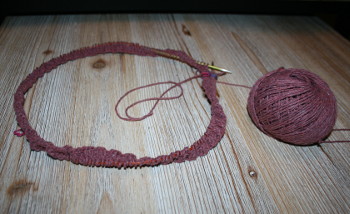 début d'un tricot en rond sur aiguilles circulaires